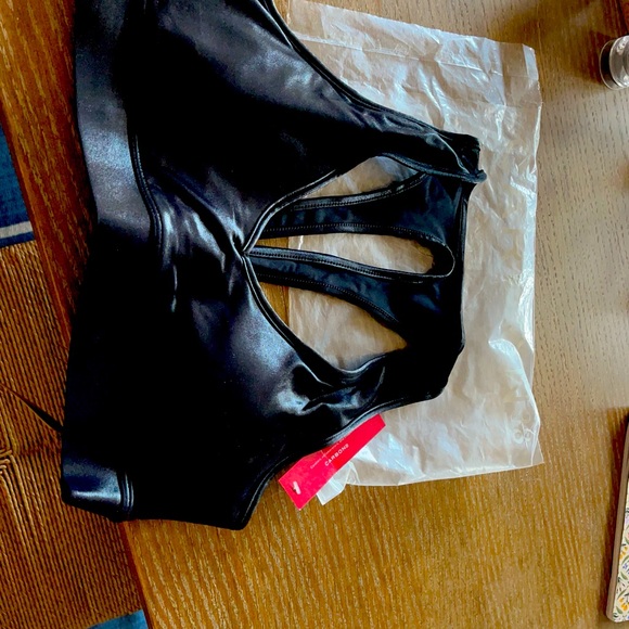 Carbon 38 Sports Bra Black Shine Size Large new with tags! - Picture 2 of 6